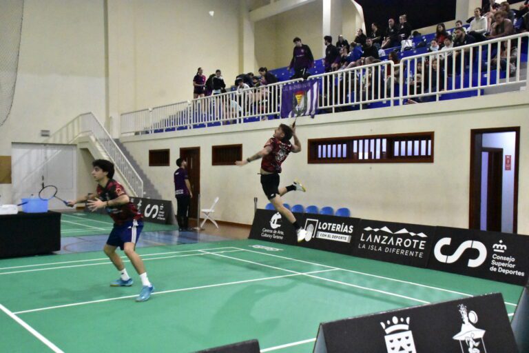 El Auria Bádminton Club asalta el liderato de la Segunda División Oro