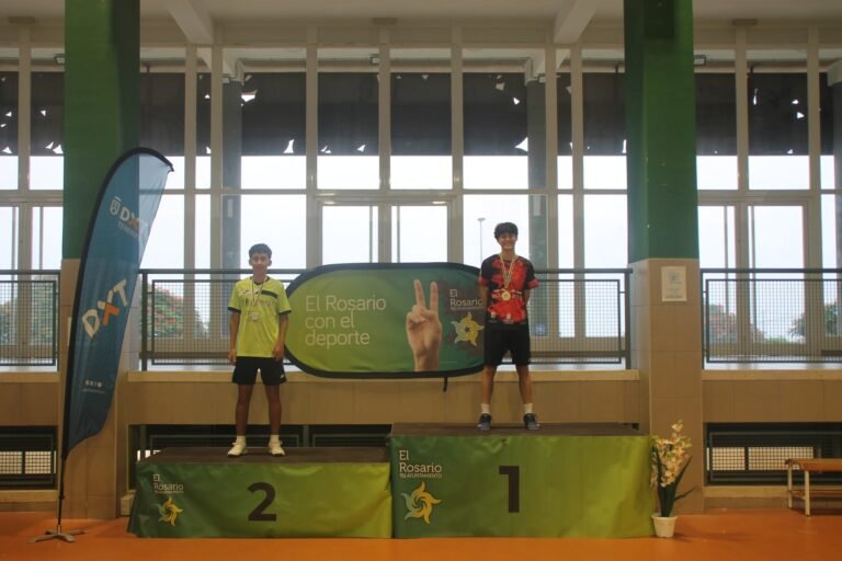 El Auria Bádminton regresa del Máster El Rosario con cuatro medallas, tres de ellas de oro